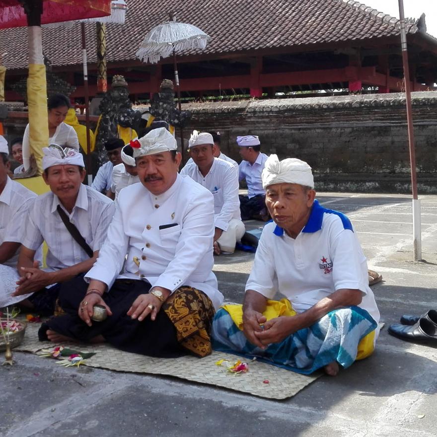 Wagub Bali Pedek Tangkil pada Wali Agung Pura Penataran Agung Dalem Dimade